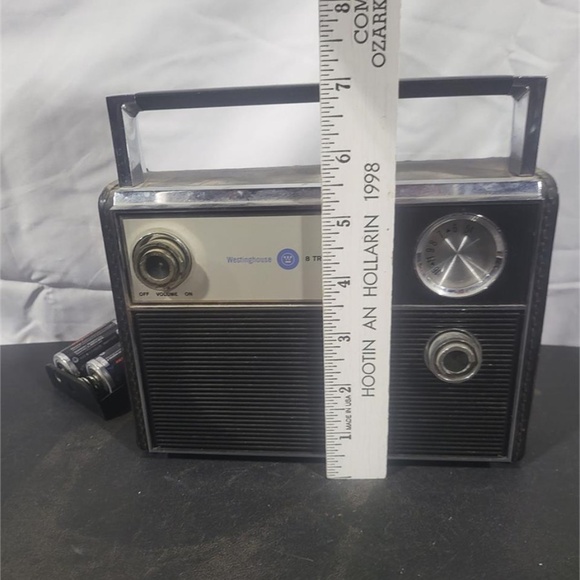 Black Portable Transistor Radio - Picture 4 of 5